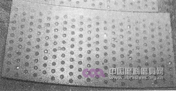 金刚石有序排列锯片制备及切割性能研究　
