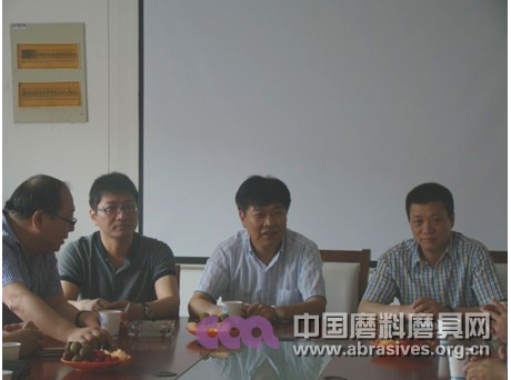 秘书长袁逢宽率行业同仁到访江苏金砂微粉科技有限公司
