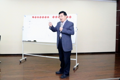 易成大学2015级管理人员研修班三次开课顺利进行