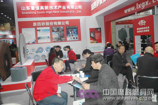 山东鲁信陶瓷微晶磨料系列砂轮闪耀三磨展