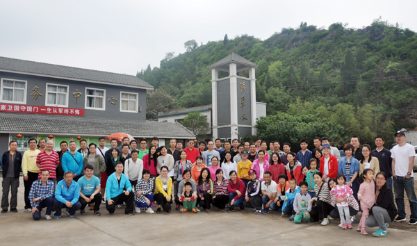 中机合作成功组织职工到环翠峪登山健身活动
