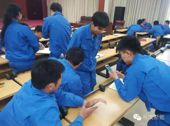 易成大学2016级行政管理初级班“五一”开课顺利举行