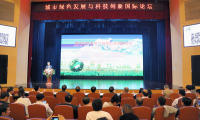 易成新能董事长孙毅被授予河南省新能源行业发展卓越成就奖