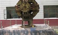 中国第一台铰链式六面顶金刚石合成压机纪实