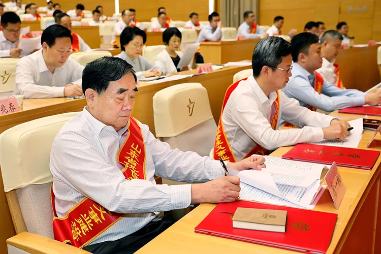 圣泉集团董事长唐一林荣获“第七届山东省非公有制经济人士优秀中国特色社会主义事业建设者”称号