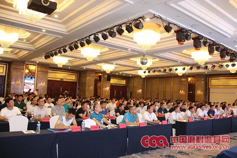 以变应时 革中求新—2019年秋季全国磨料磨具行业信息交流会暨第二届中国磨料磨具行业国际技术论坛在郑州召开
