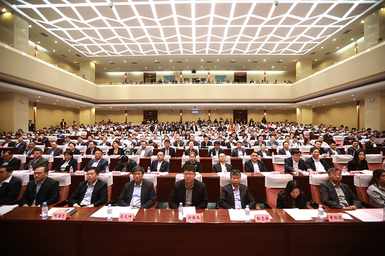 圣泉集团荣获济南市“突出贡献十佳民营企业”称号