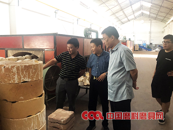 协会秘书长陈鹏一行调研伊川地区磨料磨具企业