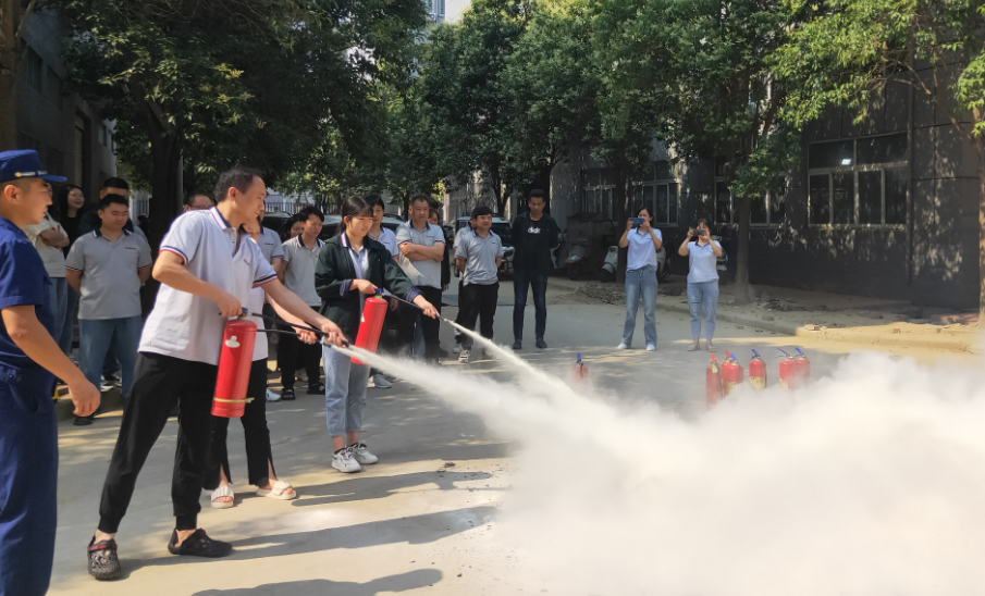 方城：打好“组合拳”确保安全生产两不误