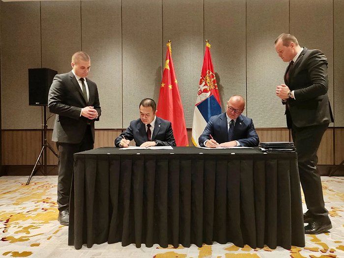 中国高速动车组首次出口欧洲，匈塞铁路动车组项目签约