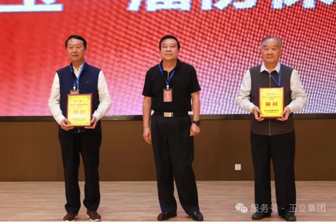 湖北玉立砂带集团创始人、终身名誉董事长黎珊玉被聘任为首届咸宁市(通城)楚商联合会顾问
