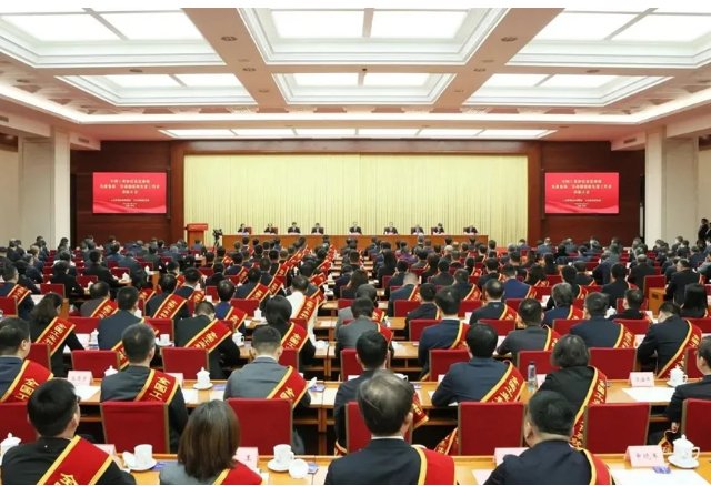 喜讯！厚德钻石总经理庞爱红荣膺“全国工业和信息化系统劳动模范”称号